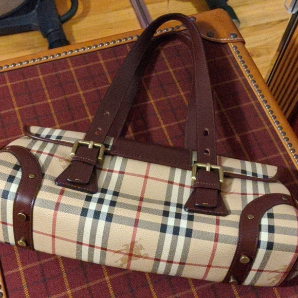 Burberry Shoulder Bag - Picture 3 of 9